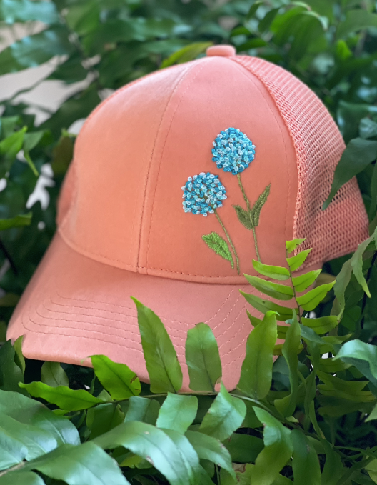 Gorra bordada a mano con crisantemos | Colección Primavera juliepots