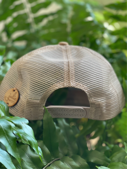 Gorra de mezclilla con flores azules bordadas a mano | Diseño juliepots