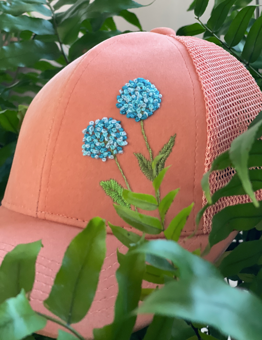Gorra bordada a mano con crisantemos | Colección Primavera juliepots