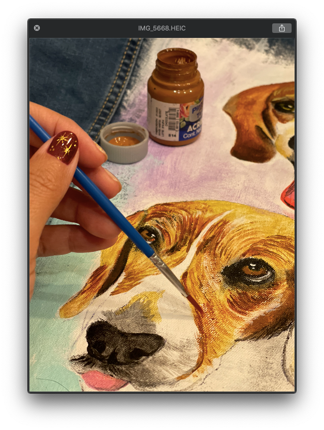 Retrato de dos perritos pintados a mano en chamarra de mezclilla diseño juliepots
