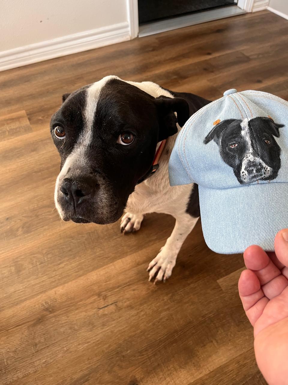 Retrato de perro pintado a mano en gorra  | Regalo único