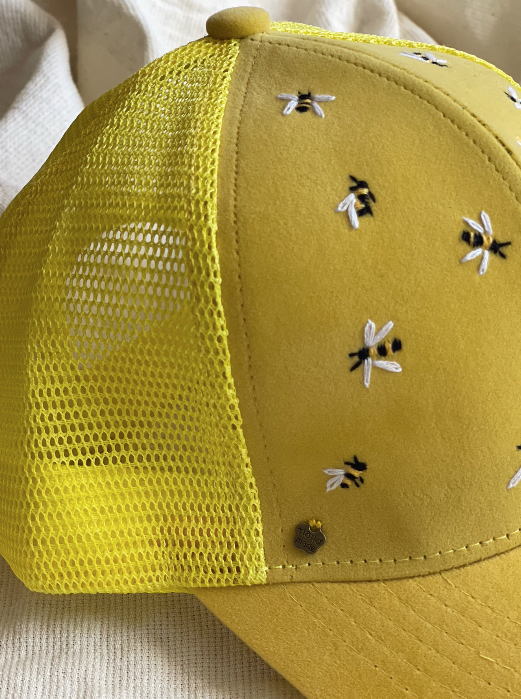 Gorra Abejitas Bordada a Mano | Gamuza Amarilla | juliepots