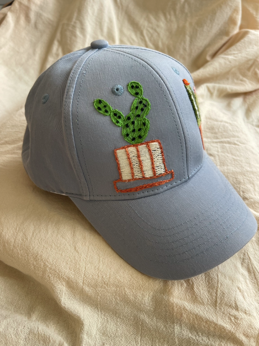 Gorra bordada a mano con diseño mexicano de cactus – pieza única juliepots