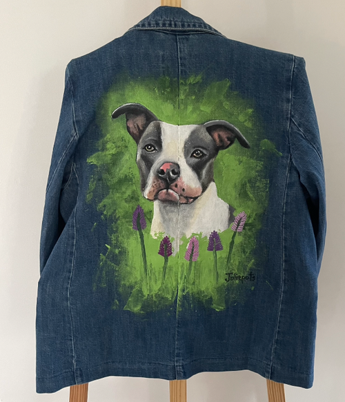 Chamarra de mezclilla para perro con flores bordadas a mano, diseño juliepots