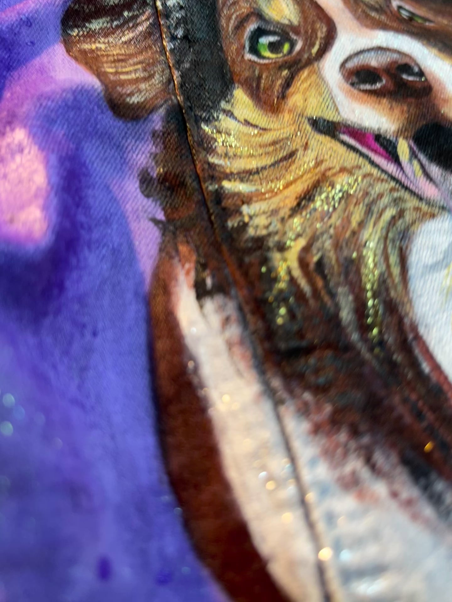 Retrato de dos perritos pintados a mano en chamarra de mezclilla diseño juliepots