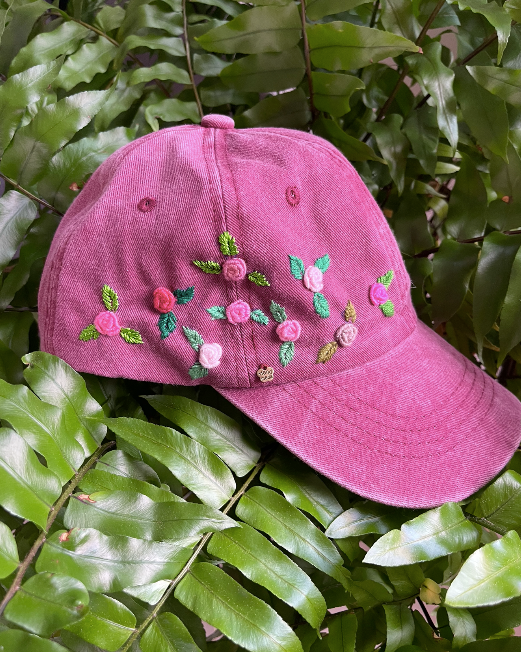 Gorra Bordada a Mano con Flores – Pieza Única | juliepots