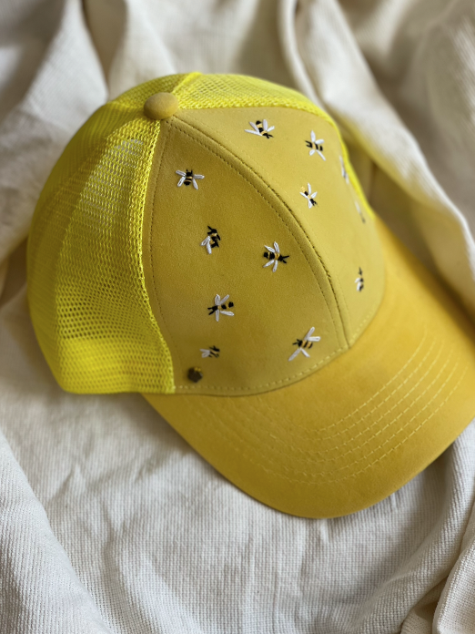 Gorra Abejitas Bordada a Mano | Gamuza Amarilla | juliepots